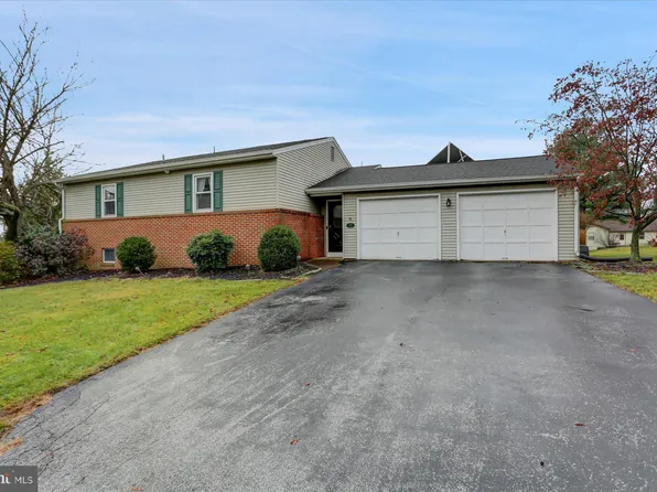 26 Pinetree Dr, Mechanicsburg, PA 17055
