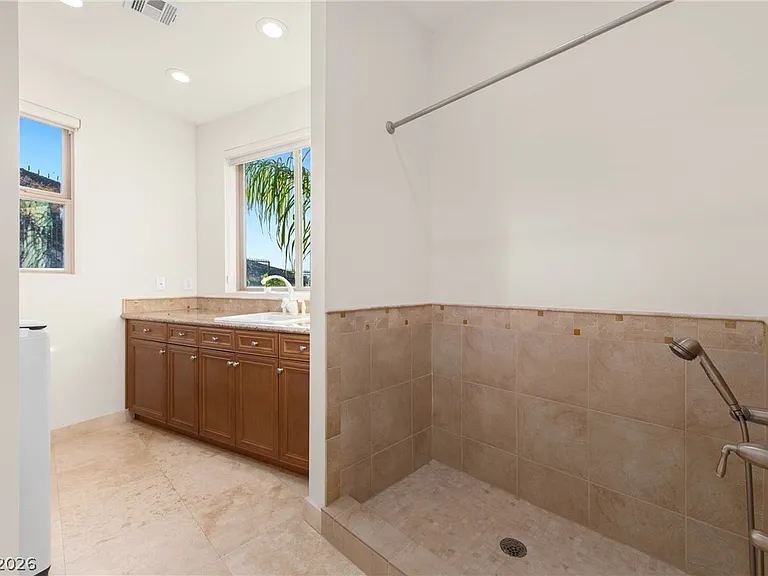 1635 Liege Dr — Photo 32