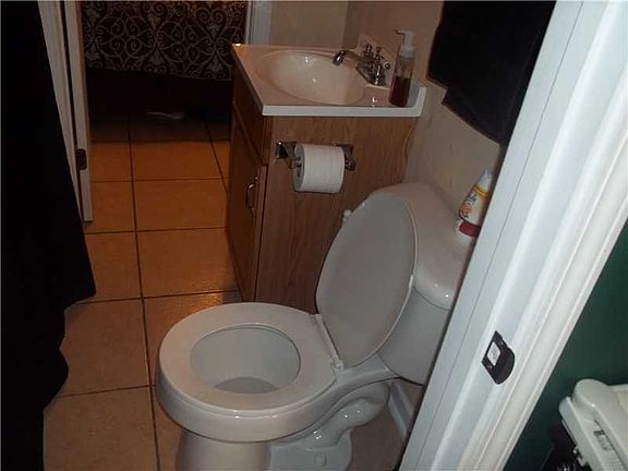5th image of 2745 Gladiolus St