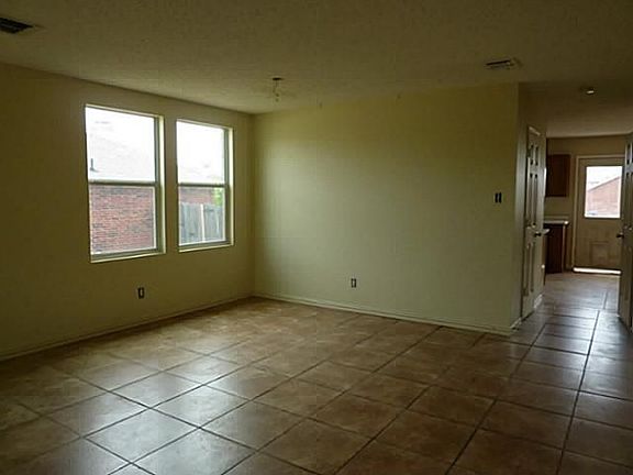4th image of 1307 Summerdale Ln