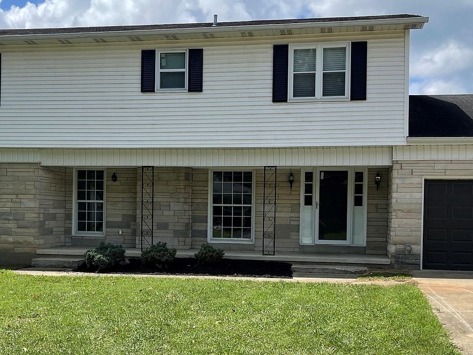 1st image of 121 Lexington Dr