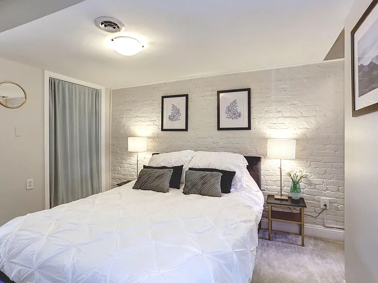 828 D St SE #1 — Photo 18