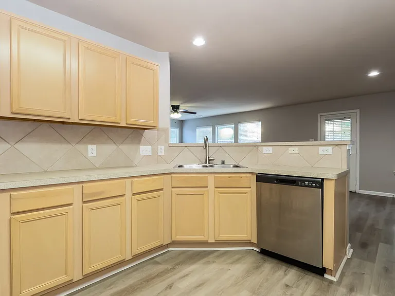 6403 Misty Brook Bend Ct — Photo 10