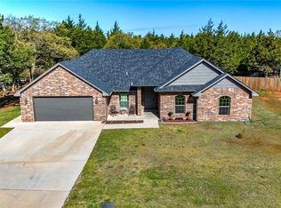 345 Redbud Ln, Guthrie, OK 73044