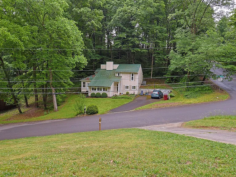 205 Tamassee Dr — Photo 36