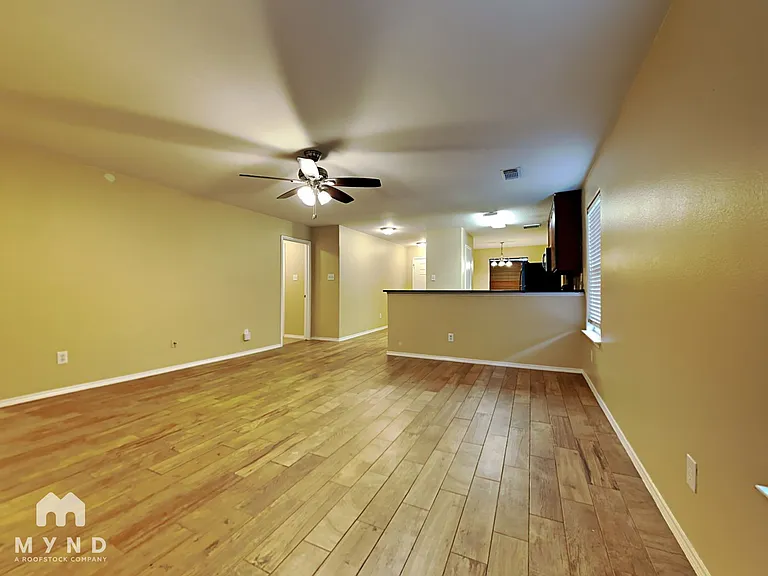 635 Ashlen Dr — Photo 2