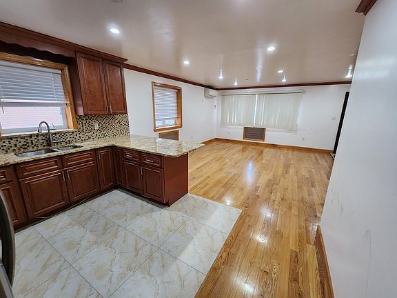 4th image of 4248 158th St Unit 1