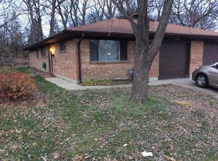1134 Fulton Dr, Streamwood, IL 60107