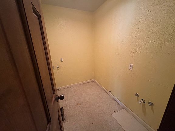4th image of 605 Roosevelt Blvd