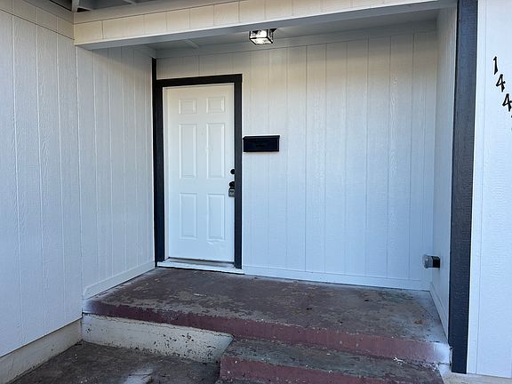 2nd image of 1442 N Mockingbird Ln