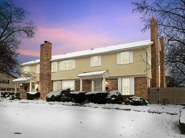 21106 W Glen Haven Cir, Northville, MI 48167