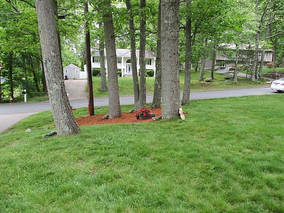 4th image of 16 Briar Dr