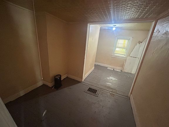 5th image of 123 Cady St #1