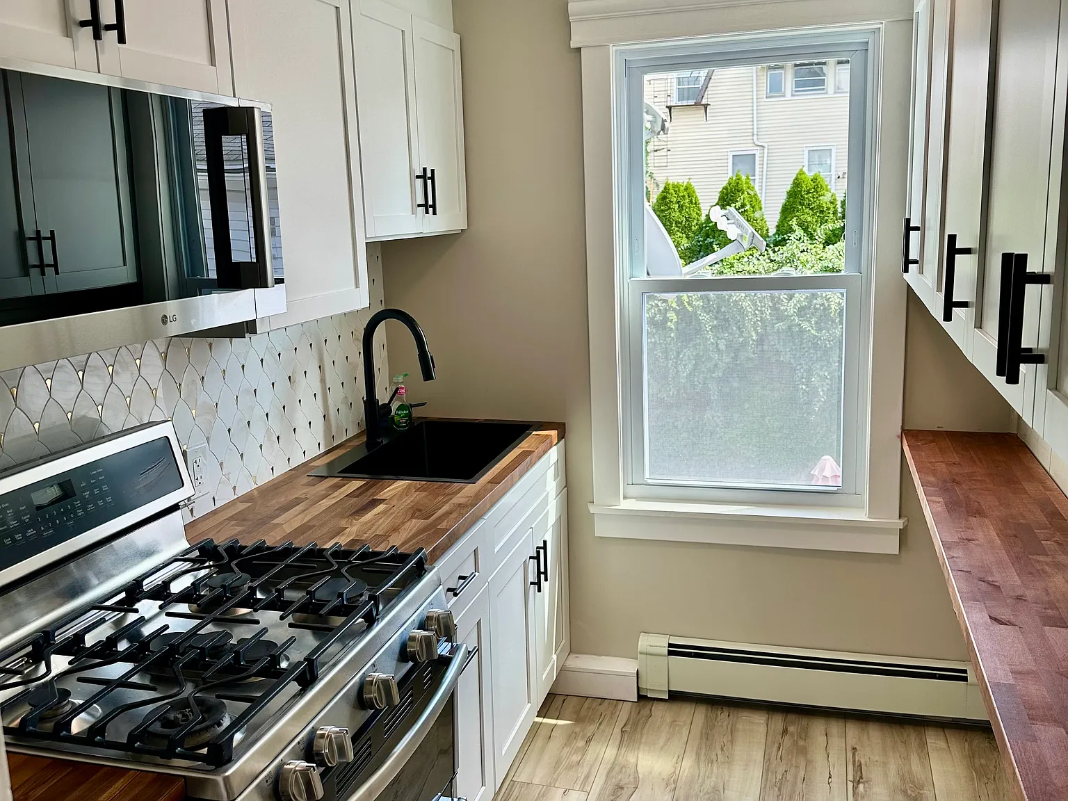 3 bed, $2,200 — Photo 1