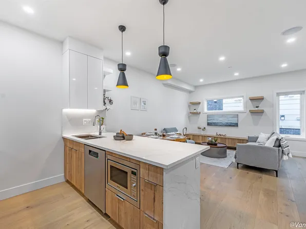 369 E 16th Ave #2, Vancouver, BC V5T 2Y9