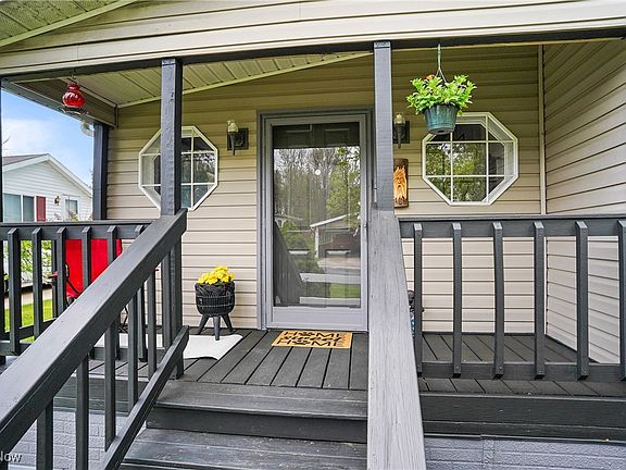 3rd image of 157 Oaktree Ln