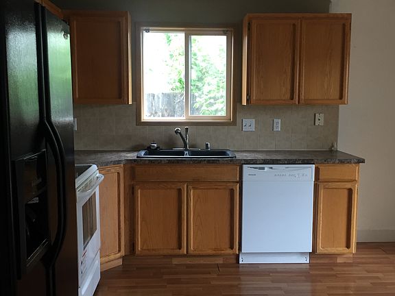 4th image of 16915 NE 19th Way