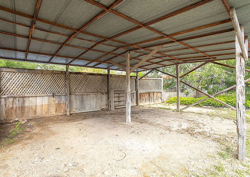 514 Paris St, Castroville, TX 78009 Zillow