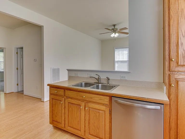 955 Poquoson Ave — Photo 16