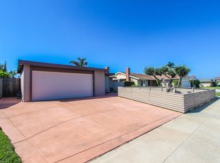 9332 Westcliff Dr, Huntington Beach, CA 92646