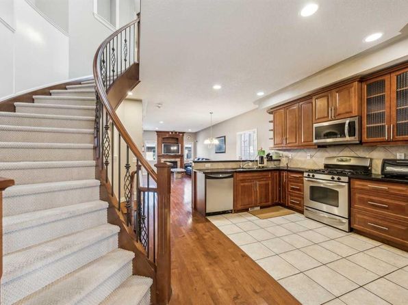 1216 S 18th Ave NW, Calgary, AB T2M 0W2
