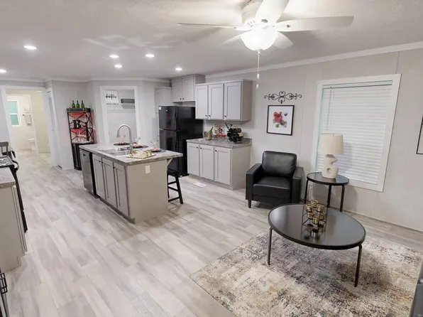 102 E 25th Ave #123B, Sault Sainte Marie, MI 49783