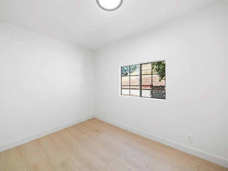 2035 Las Colinas Ave — Photo 33