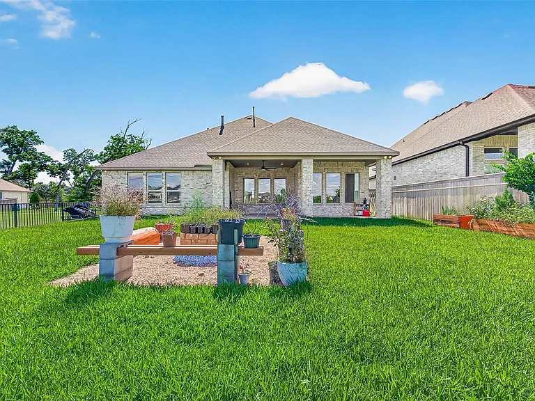 1635 Delta Oaks Dr — Photo 37