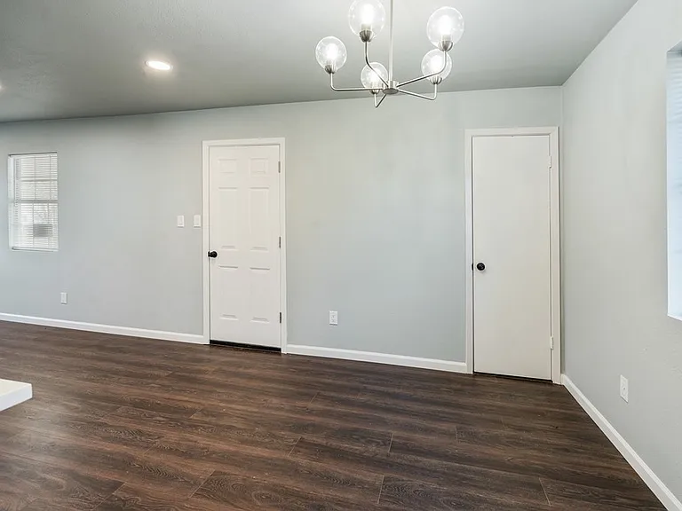 208 N Coleman St — Photo 14