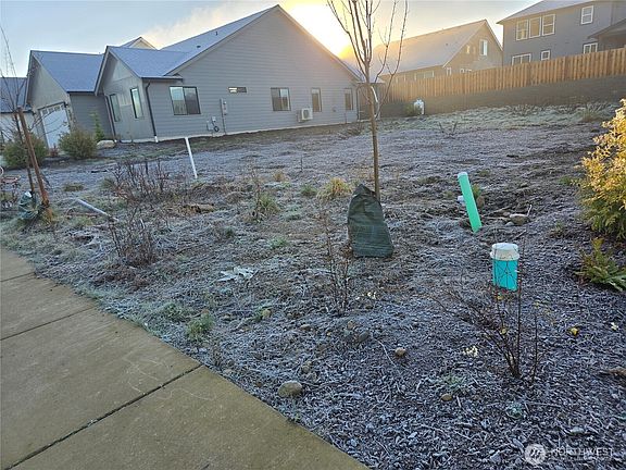 3rd image of 2833 Oleander dr