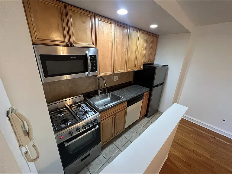 318 S 15th St #3F — Photo 14