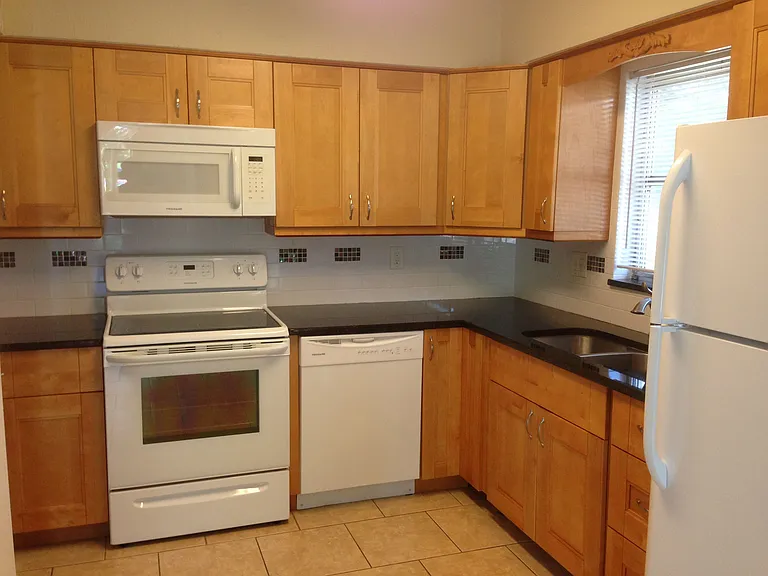 2462 Hyde Park St — Photo 10
