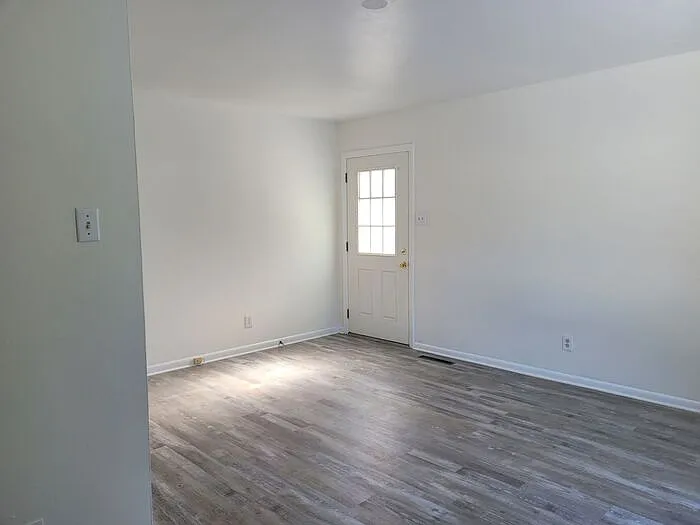 1 bed, 1.0 bath, 528 sqft, $1,200 — Photo 2