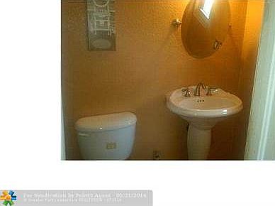4th image of 1365 NE 105th St APT 6