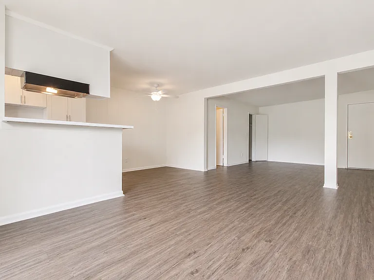 Villa La Paloma Apartments | 7722 Reseda Blvd — Photo 8