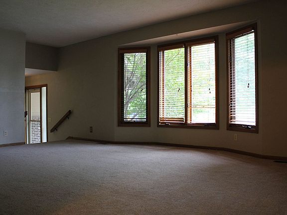 3rd image of 4730 N 112th Cir