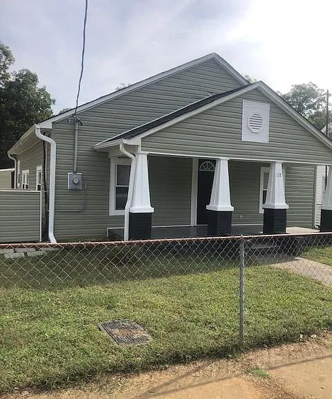 117 E Henderson St — Photo 2