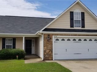 5230 Woodpecker Dr, Hope Mills, NC 28348