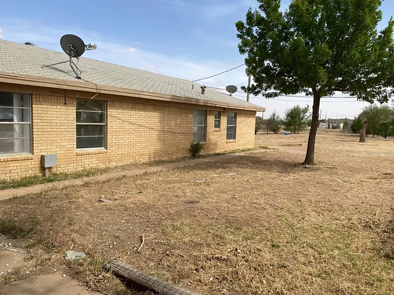 1601 Vanda Ave — Photo 3