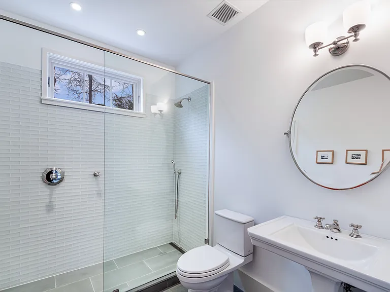 116 Bay St — Photo 15