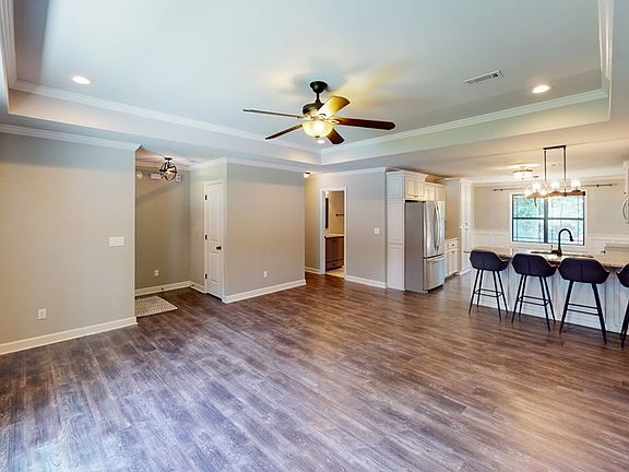 4th image of 930 Woodland Dr