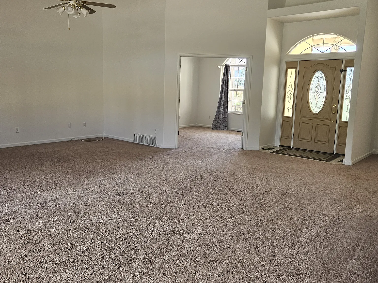 3 bed, 2086 sqft, $2,700 — Photo 1