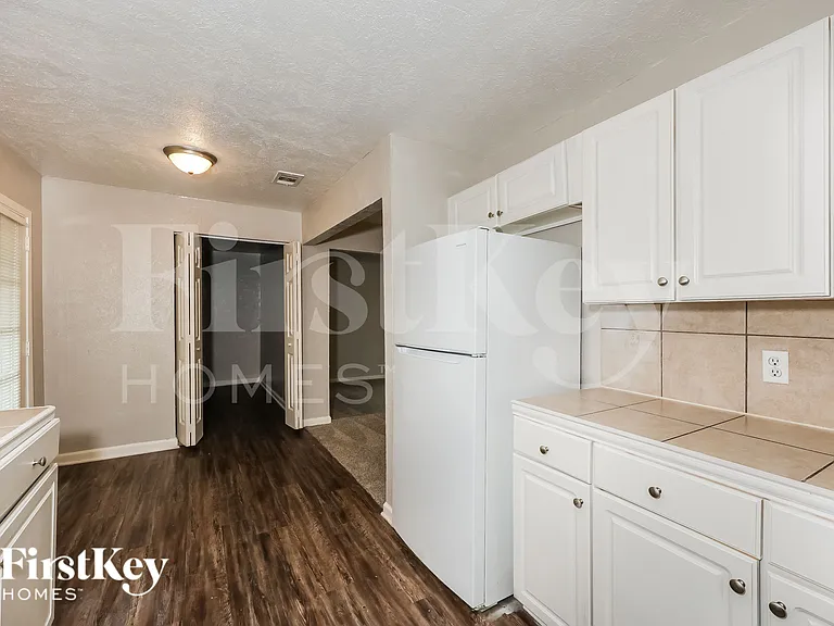 1504 Valley View St — Photo 10