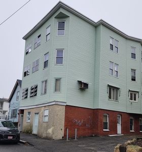 8 Chrome St, Worcester, MA, 01604