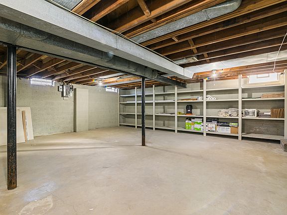 5th image of 19751 Anita St