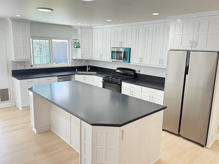 8862 La Jolla Scenic Dr N — Photo 10