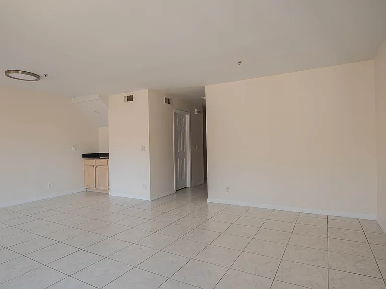 1131 Campbell St #211 — Photo 8