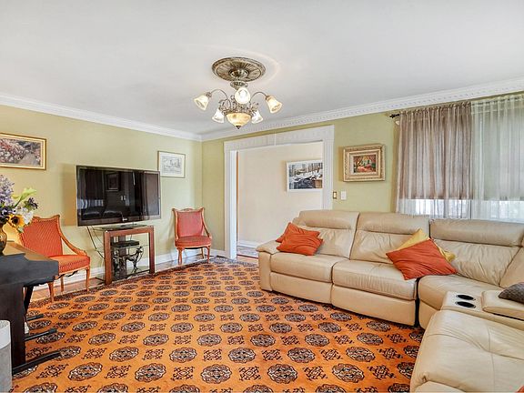 4th image of 1 Pinoak Ln