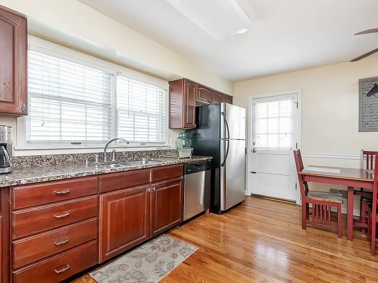 2223 Strathmoor Blvd #FURNISHED — Photo 32