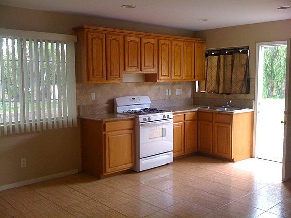 2nd image of 2070 W Porter St